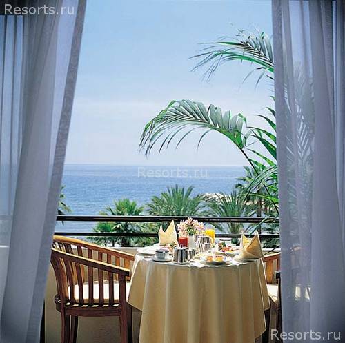 Amathus Beach Hotel 20